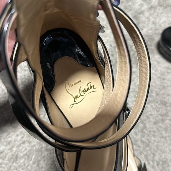 Christian LouBoutin patent leather platform heels size 40 - Picture 2 of 4